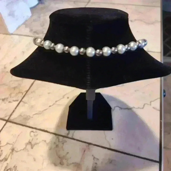 White multi layer necklace - Picture 2 of 2